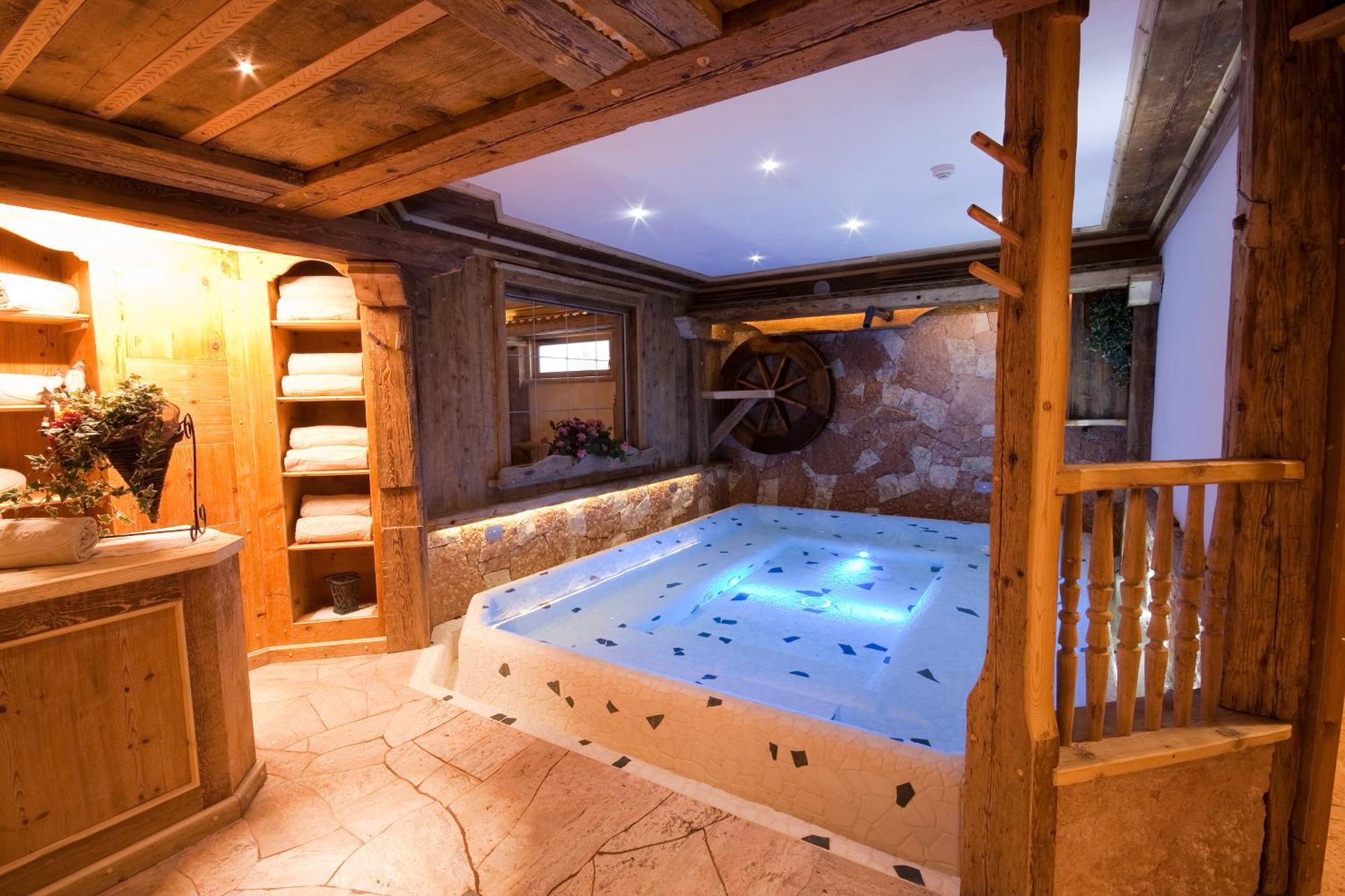 Wellness Hotel Dolomia Soraga Exterior photo